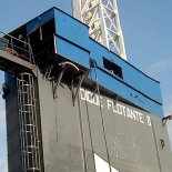 Floating dike cabin's assembly
